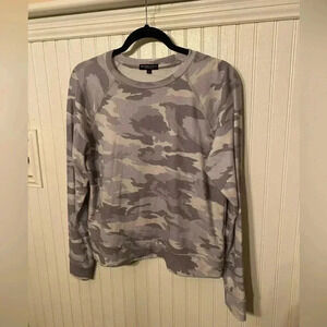 Beyond Yoga camo print soft sweatshirt